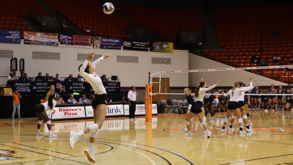 Kats Volleyball Sweeps Privateers, Remains Perfect Against Southland Foes