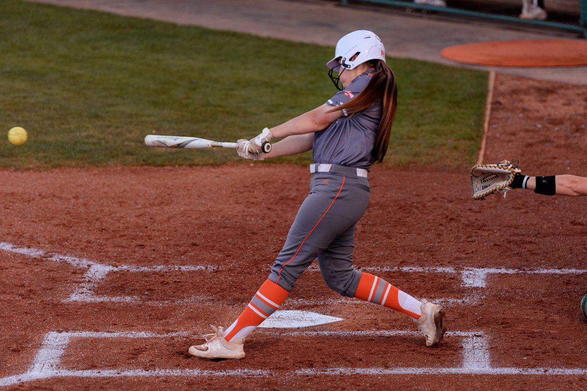 Softball falls to No. 14 Ragin’ Cajuns