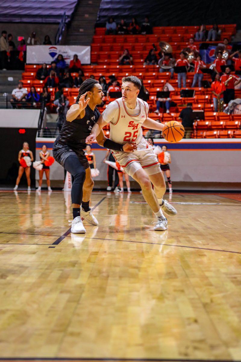 Huefner Guides the Bearkats Out of Edinburg With A Game Winner